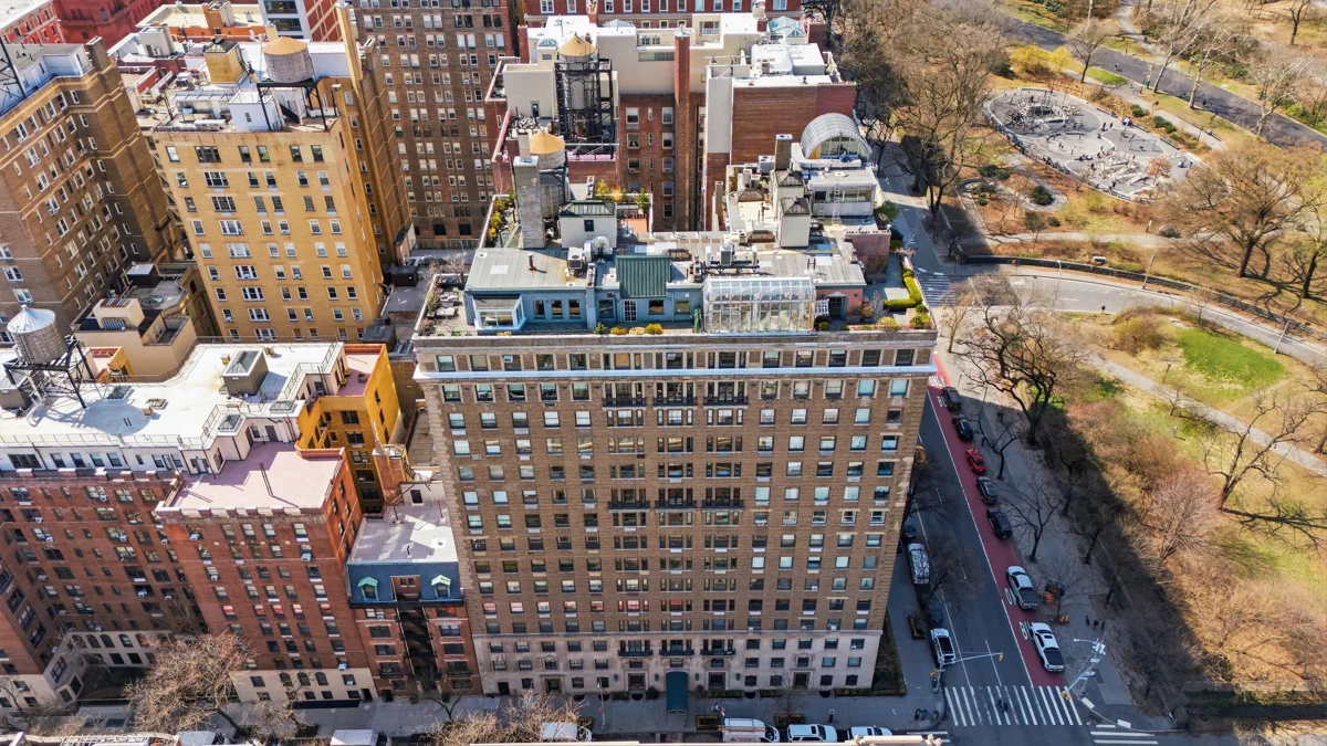 Aerial view of 1158 Fifth Avenue and Central Park
