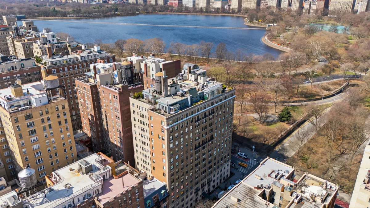 Aerial view of 1158 Fifth Avenue with the Reservoir beyond